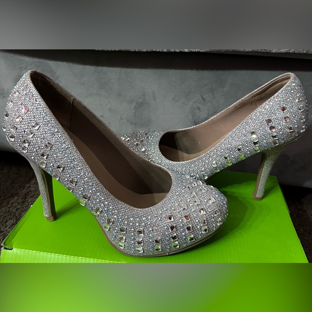 Delicacy Shoes| Delicacy Embellished High Heels size 9